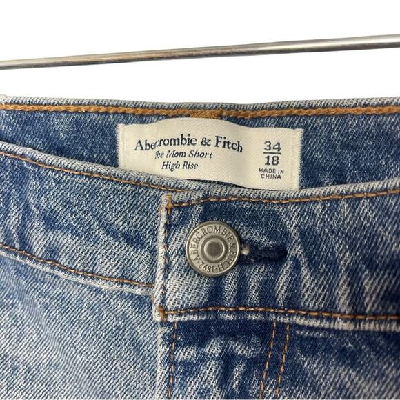 A & F  The Mom Short High Rise Medium Wash, Distressed Weekend Beach Vacation 18 - Picture 4 of 6